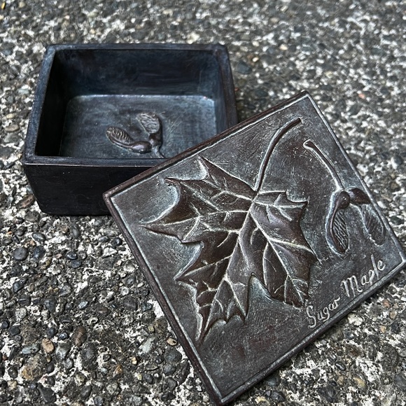 Hen Feathers Cast Resin Lidded Trinket Box Sugar Maple 4.5” - Picture 3 of 13